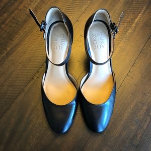 Naturalizer black pumps